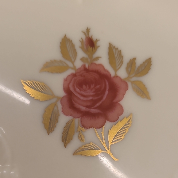 Lenox Heart Porcelain Box with Gold Trim and Floral Design - Picture 4 of 4